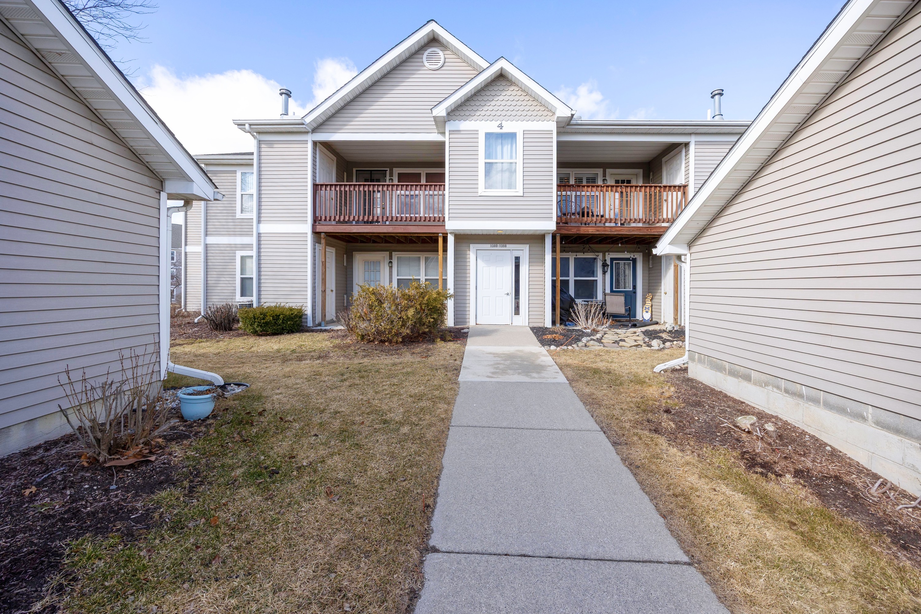 1390 Heatherwood - 1