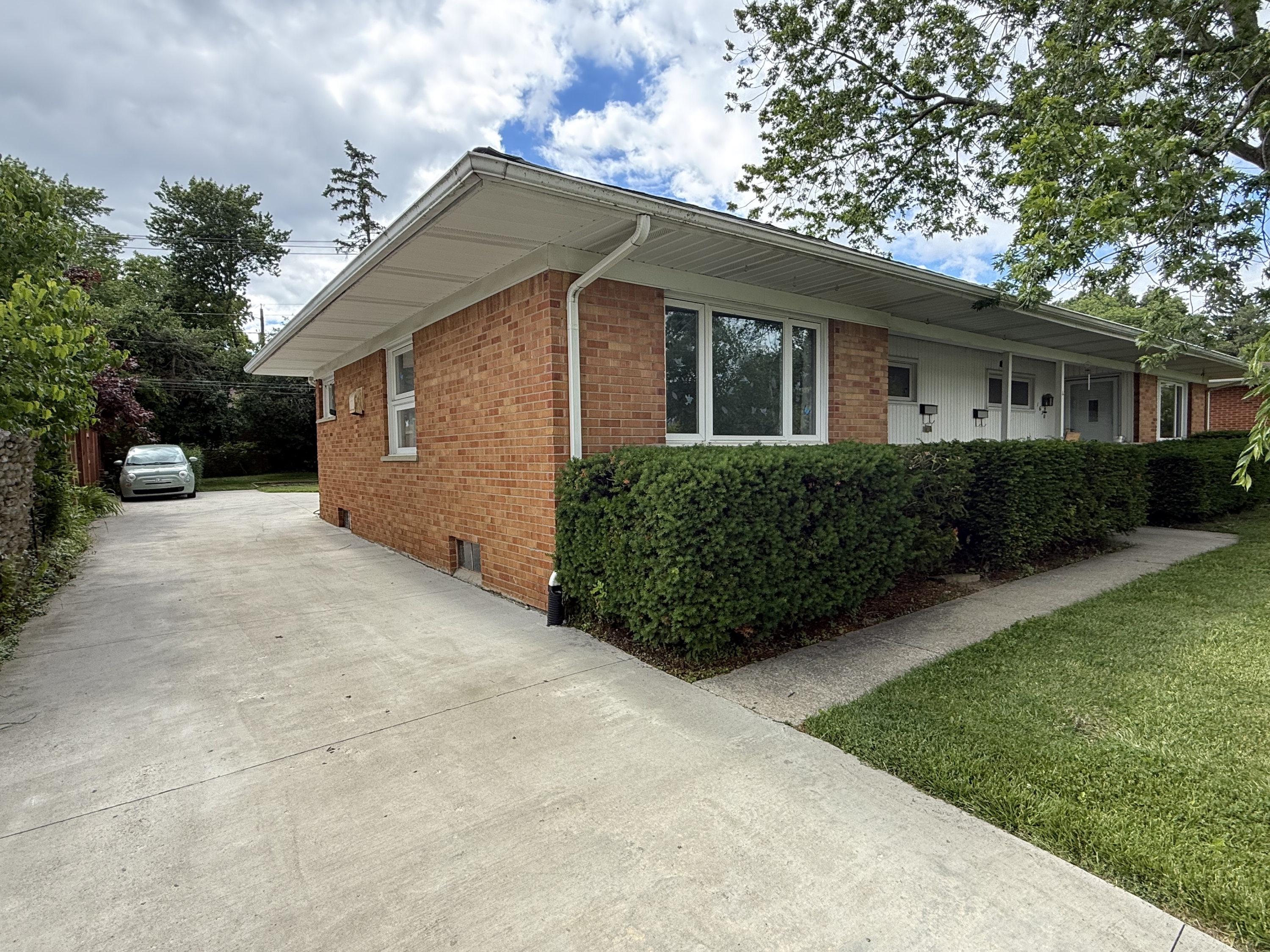 1630 Greenview Dr.