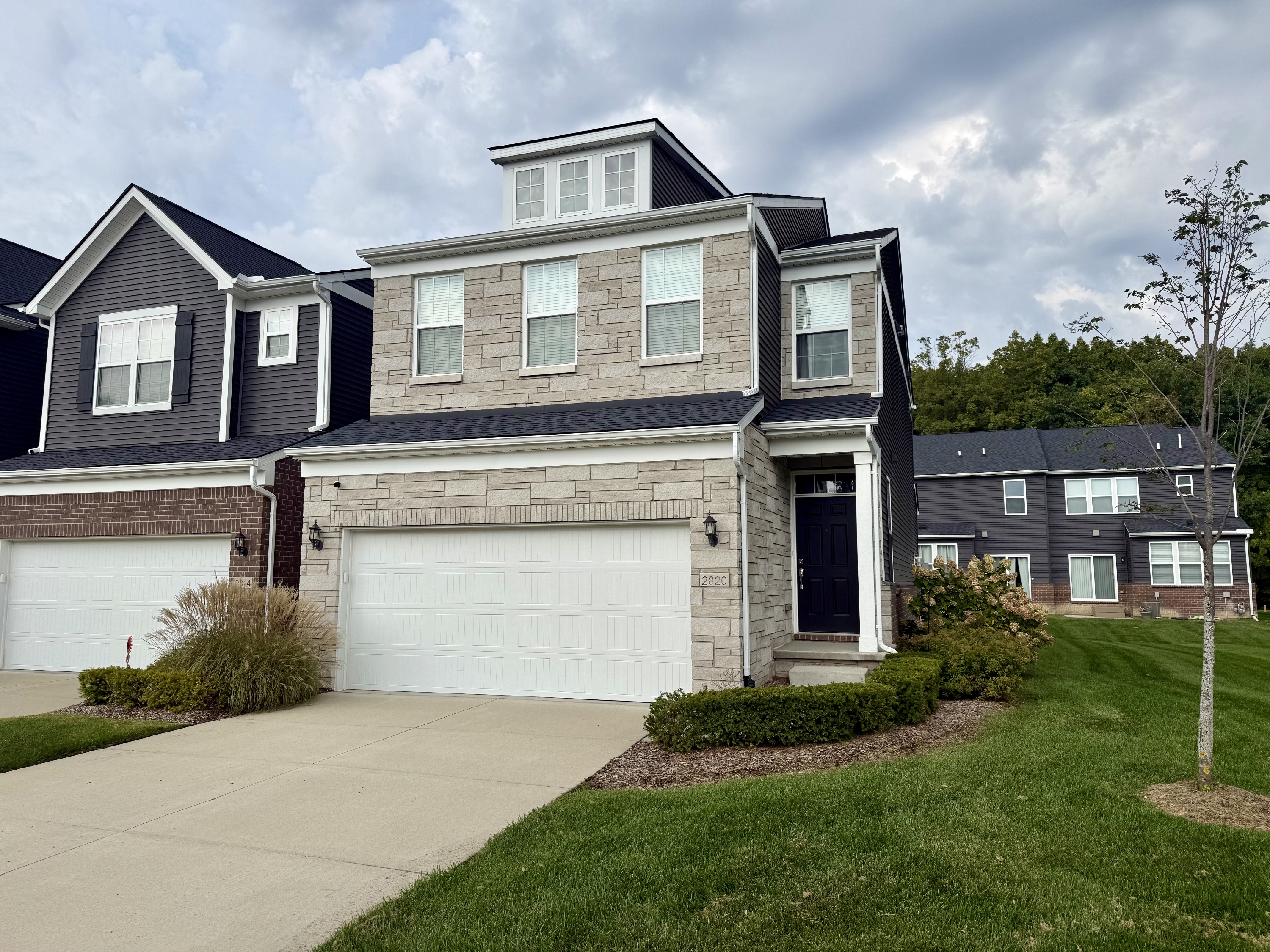 2820 Fairgrove Crescent - 1